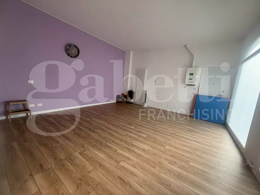 Immagine 3 di Negozio in vendita  in Via VIA  PLINIO, snc a Erba