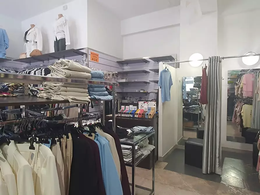 Immagine 6 di Negozio in vendita  in Via dei Cantieri, 2 a Palermo