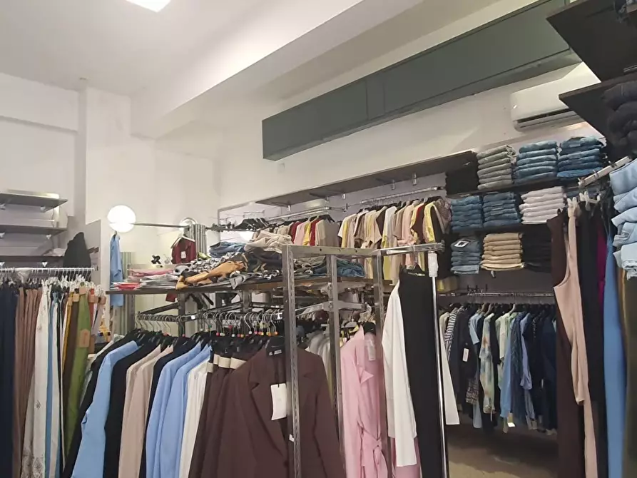 Immagine 7 di Negozio in vendita  in Via dei Cantieri, 2 a Palermo