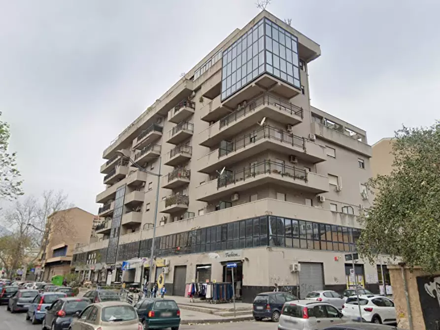 Immagine 4 di Negozio in vendita  in Via dei Cantieri, 2 a Palermo