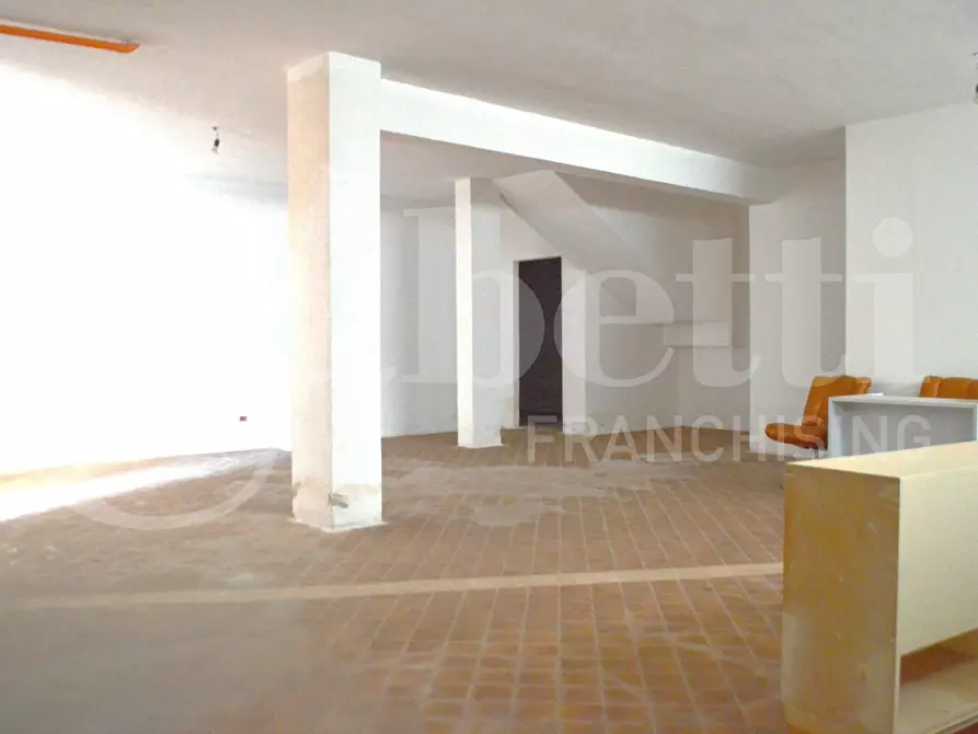 Immagine 10 di Magazzino in vendita  in Via Massimo D'Azeglio, 52 a Ragusa