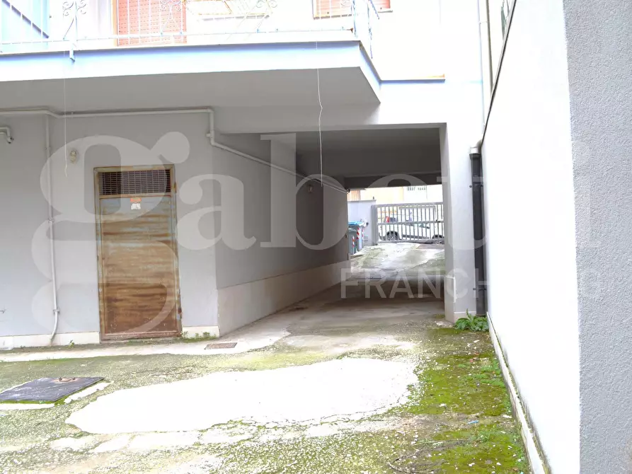 Immagine 12 di Magazzino in vendita  in Via Massimo D'Azeglio, 52 a Ragusa