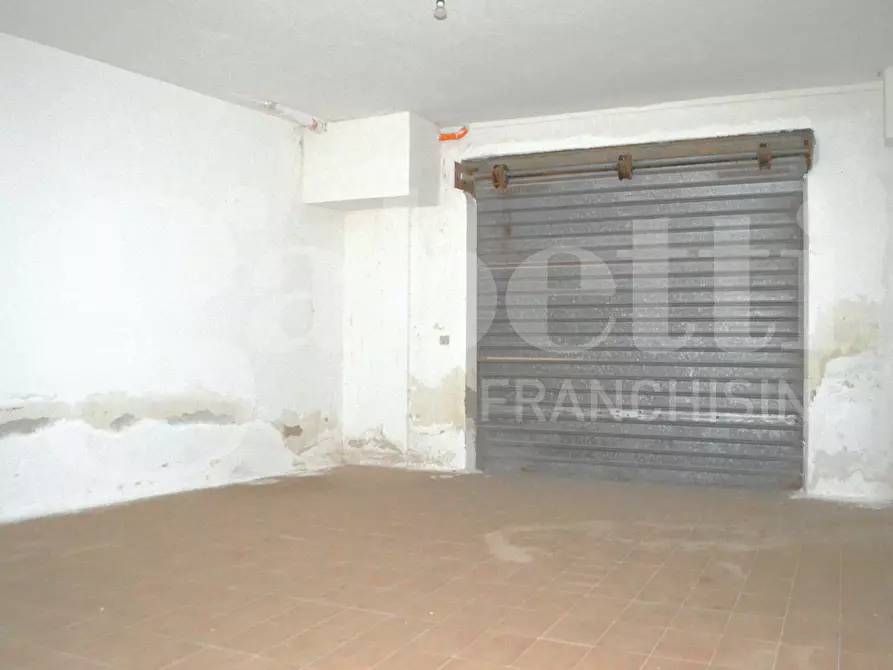 Immagine 14 di Magazzino in vendita  in Via Massimo D'Azeglio, 52 a Ragusa