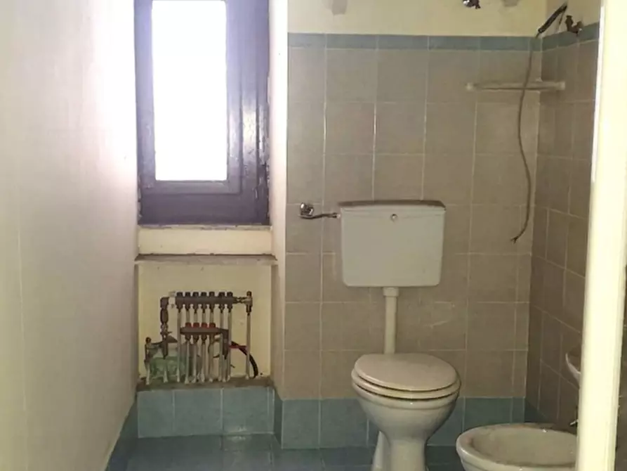 Immagine 17 di Palazzo in vendita  in Corso Tukory, 43 a Palermo