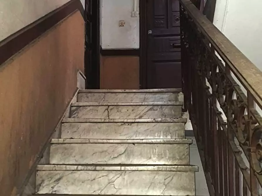 Immagine 8 di Palazzo in vendita  in Corso Tukory, 43 a Palermo