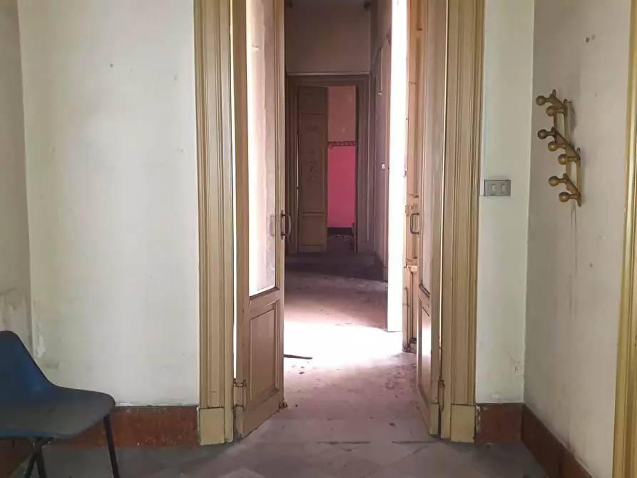 Immagine 16 di Palazzo in vendita  in Corso Tukory, 43 a Palermo