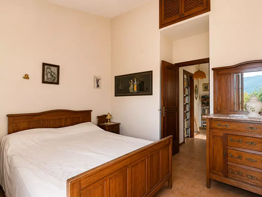 Immagine 9 di Casa trifamiliare in vendita  in Via Valle della Vigna, 1 a Torre Cajetani