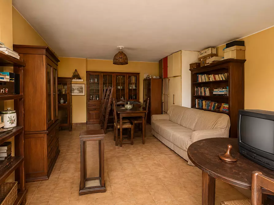 Immagine 7 di Casa trifamiliare in vendita  in Via Valle della Vigna, 1 a Torre Cajetani