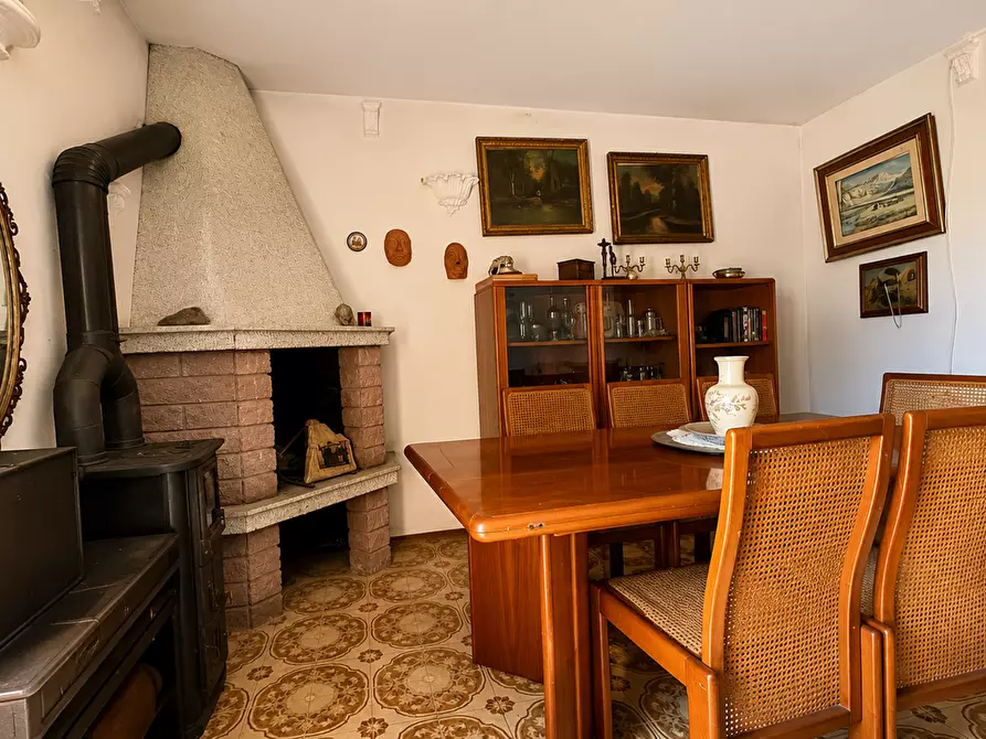 Immagine 4 di Casa trifamiliare in vendita  in Via Valle della Vigna, 1 a Torre Cajetani
