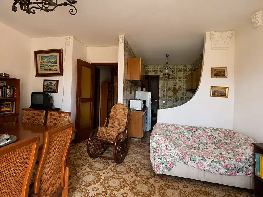 Immagine 5 di Casa trifamiliare in vendita  in Via Valle della Vigna, 1 a Torre Cajetani