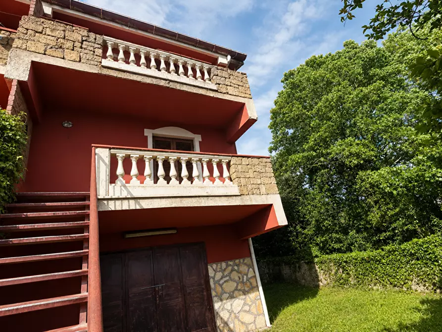 Immagine 1 di Casa trifamiliare in vendita  in Via Valle della Vigna, 1 a Torre Cajetani