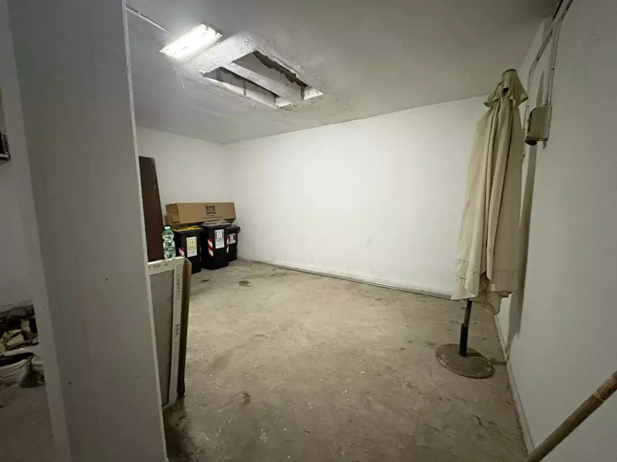 Immagine 27 di Attività commerciale in vendita  in Via della  Casetta Mattei, 343 a Roma