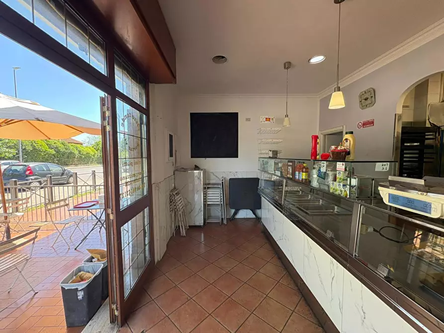 Immagine 11 di Attività commerciale in vendita  in Via della  Casetta Mattei, 343 a Roma