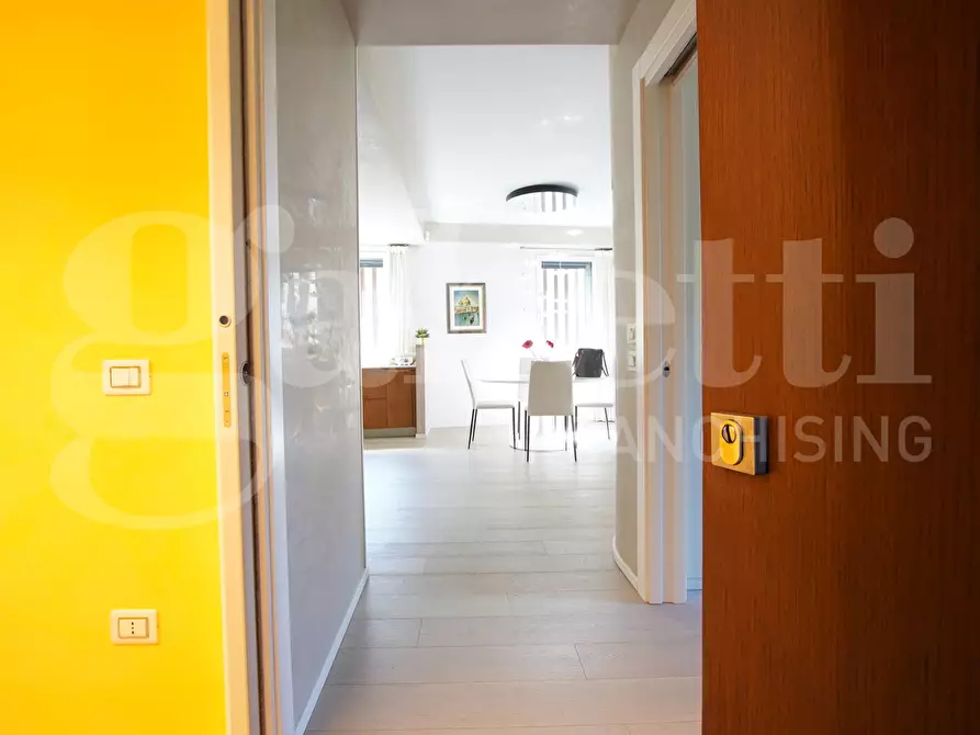 Immagine 1 di Appartamento in vendita  in Viale Giuseppe Garibaldi, . a Venezia
