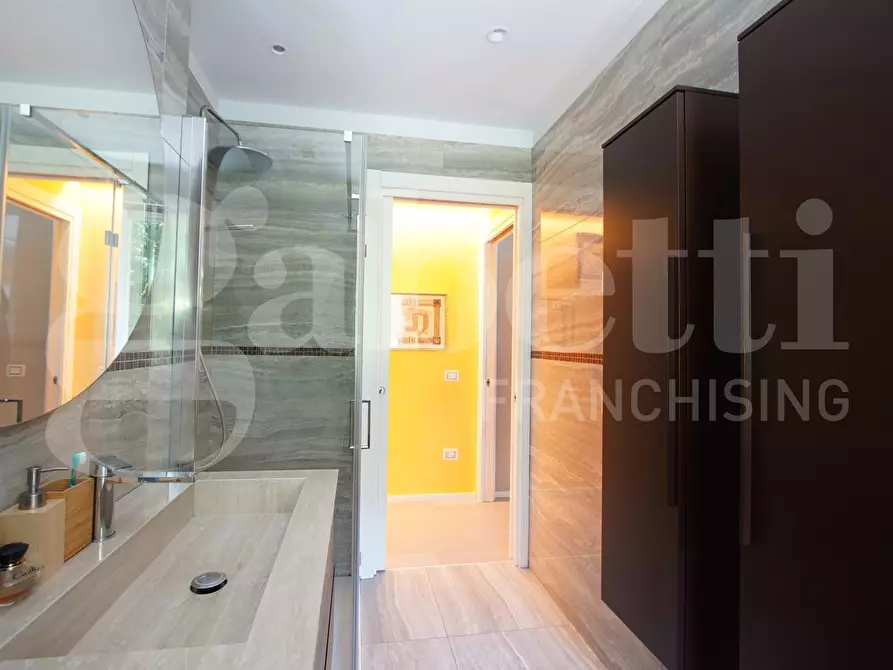 Immagine 21 di Appartamento in vendita  in Viale Giuseppe Garibaldi, . a Venezia