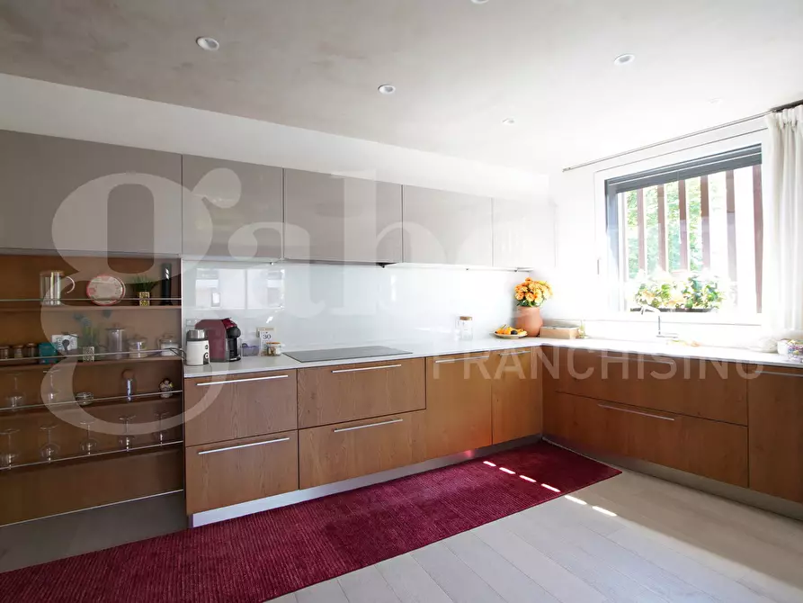 Immagine 3 di Appartamento in vendita  in Viale Giuseppe Garibaldi, . a Venezia