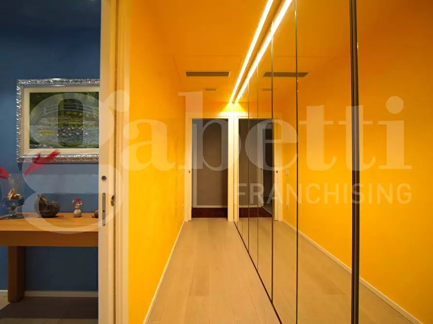 Immagine 19 di Appartamento in vendita  in Viale Giuseppe Garibaldi, . a Venezia