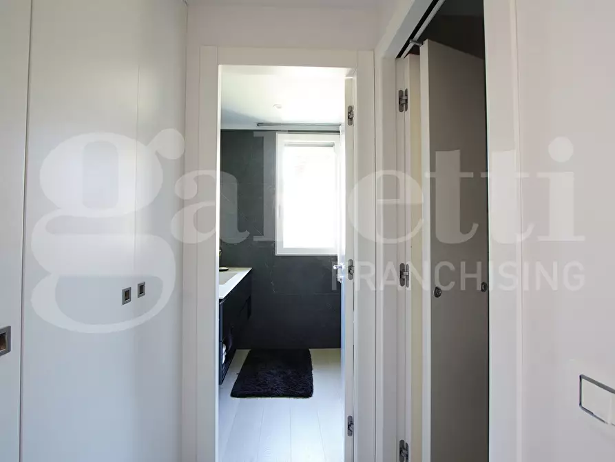 Immagine 24 di Appartamento in vendita  in Viale Giuseppe Garibaldi, . a Venezia