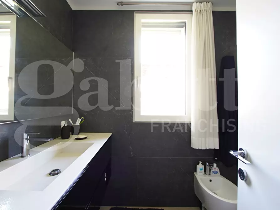 Immagine 22 di Appartamento in vendita  in Viale Giuseppe Garibaldi, . a Venezia