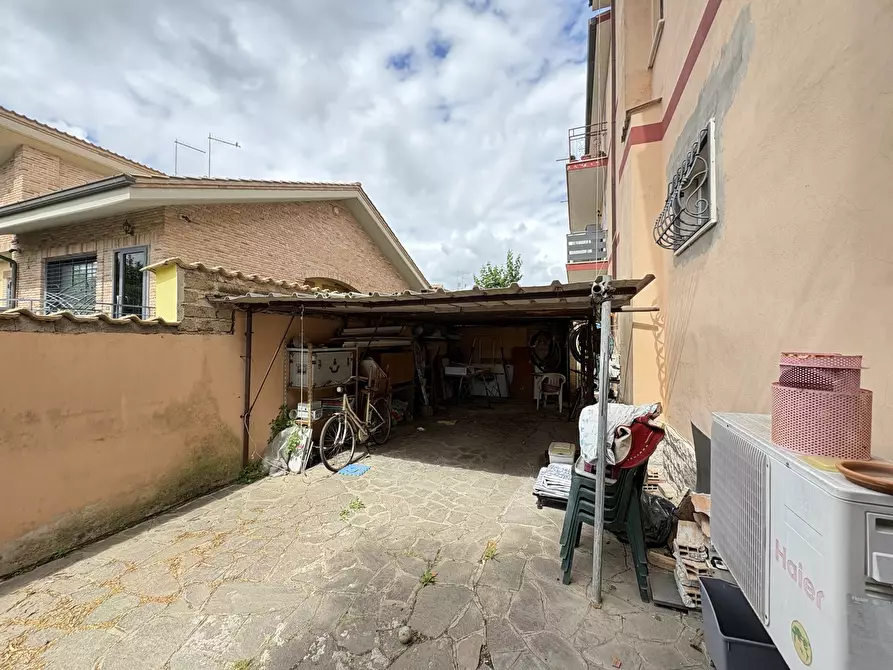 Immagine 2 di Appartamento in vendita  in Via Buscate, 32 a Roma