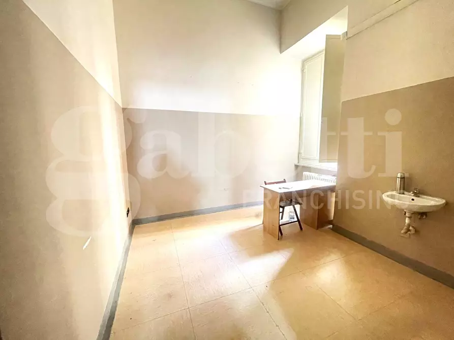 Immagine 4 di Ufficio in affitto  in Corso Meridionale a Napoli
