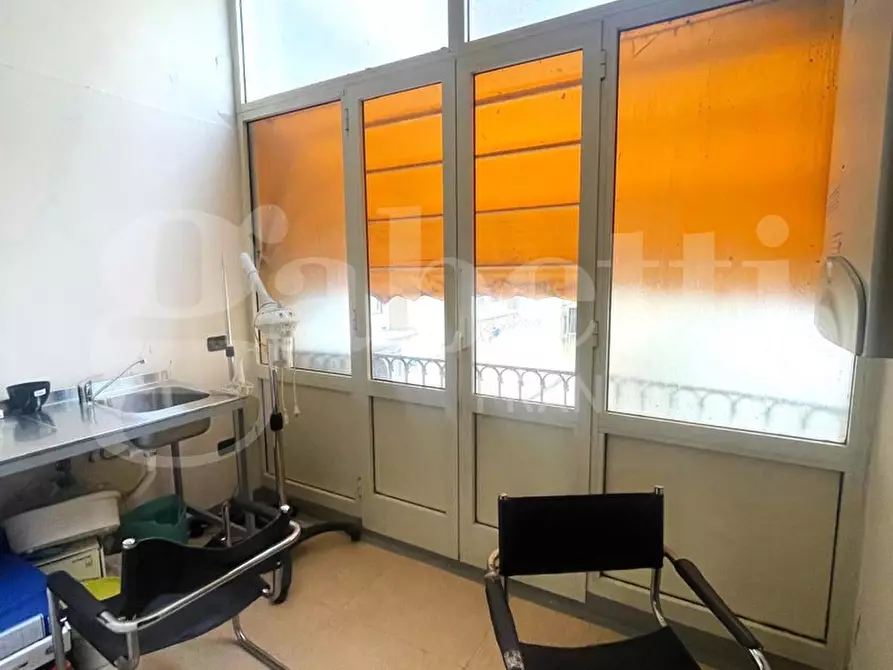Immagine 15 di Ufficio in affitto  in Corso Meridionale a Napoli