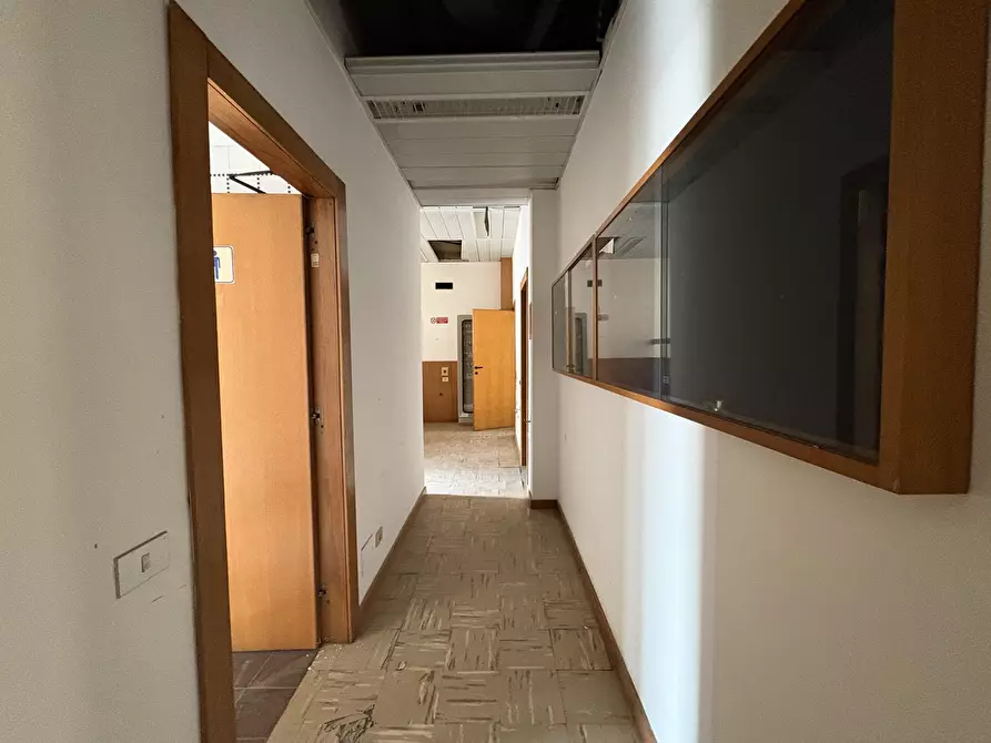 Immagine 10 di Ufficio in vendita  in Corso Vittorio Emanuele, 16 a Porto Torres