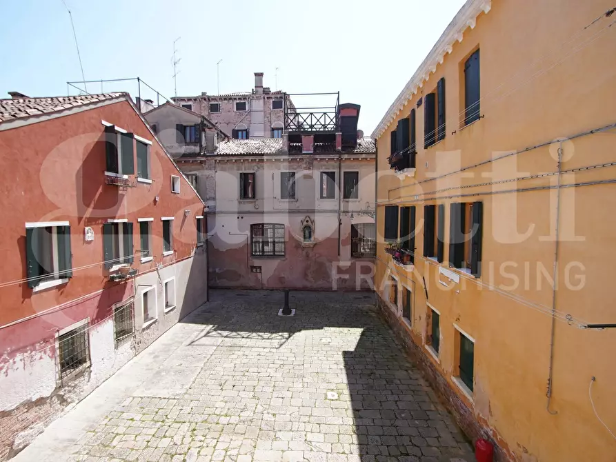 Immagine 1 di Appartamento in vendita  in Via Cannaregio, . a Venezia