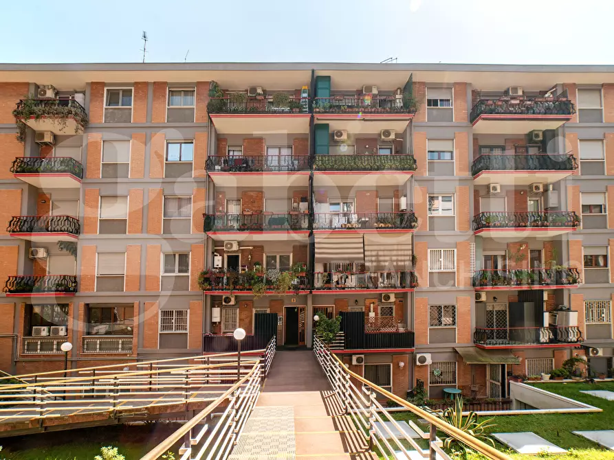 Immagine 35 di Appartamento in vendita  in Viale di Tor Marancia, 60 a Roma