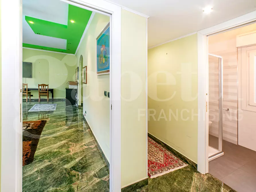 Immagine 5 di Appartamento in vendita  in Viale di Tor Marancia, 60 a Roma