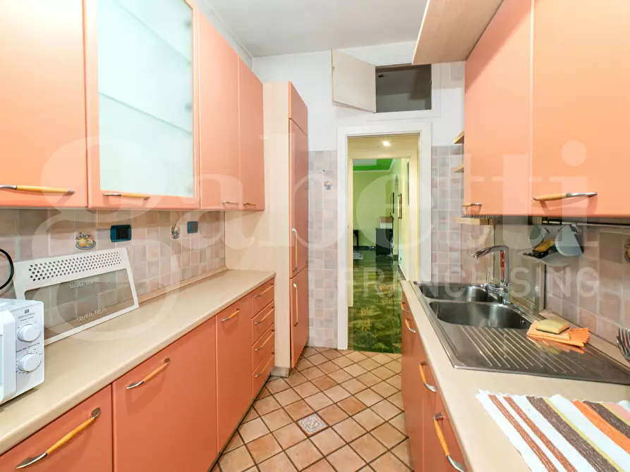 Immagine 10 di Appartamento in vendita  in Viale di Tor Marancia, 60 a Roma