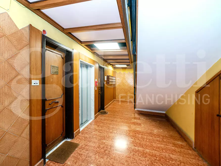 Immagine 30 di Appartamento in vendita  in Viale di Tor Marancia, 60 a Roma