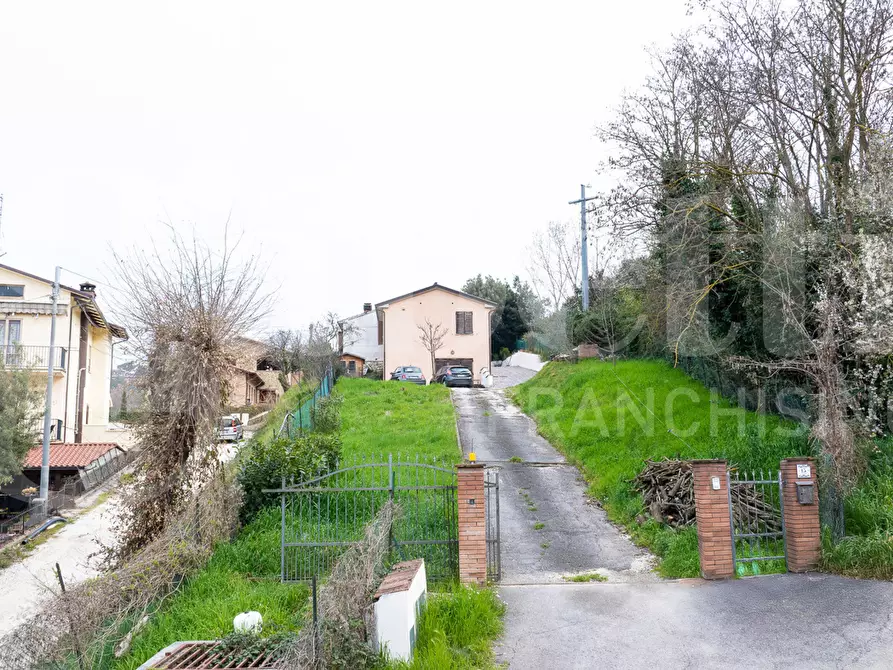 Immagine 1 di Casa indipendente in vendita  in Via PIETRO NENNI, 13 a Torgiano