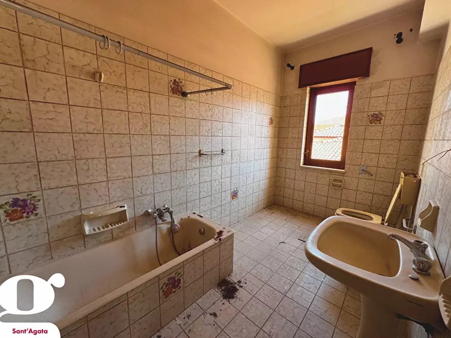 Immagine 11 di Appartamento in vendita  in Via GIOVANNI MELI, 2 a Sant'agata Di Militello
