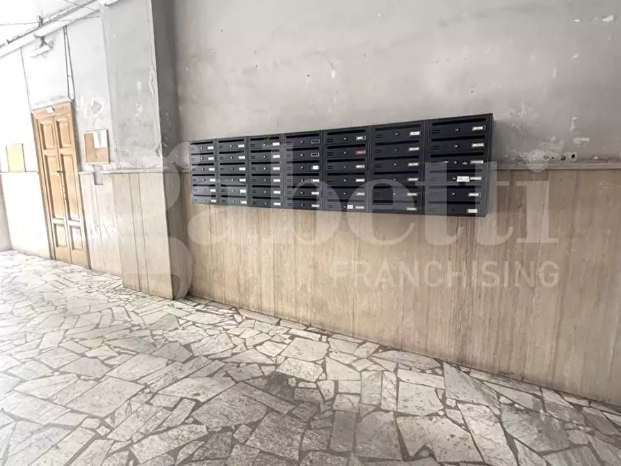 Immagine 2 di Appartamento in affitto  in Via calata capodichino, 88 a Napoli