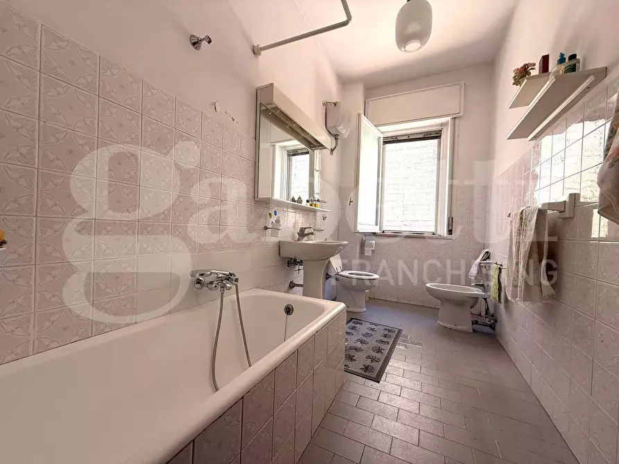 Immagine 32 di Appartamento in vendita  in Via michele guadagno a Napoli