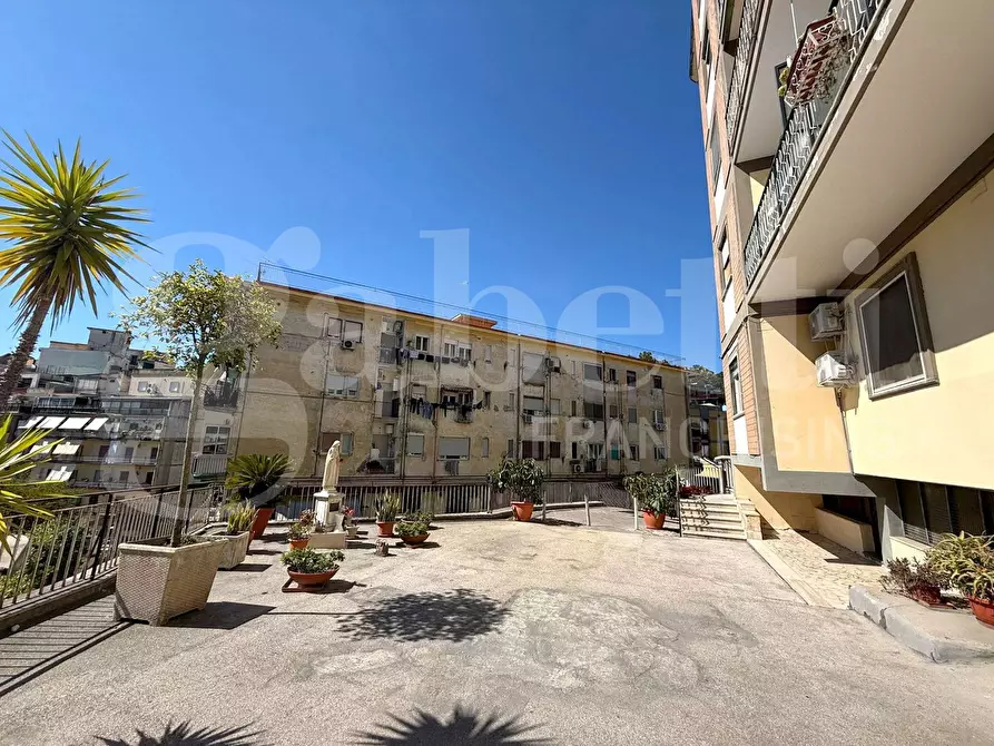 Immagine 37 di Appartamento in vendita  in Via michele guadagno a Napoli