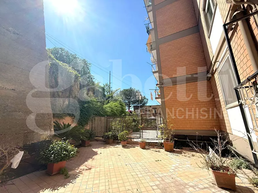 Immagine 13 di Appartamento in vendita  in Via michele guadagno a Napoli