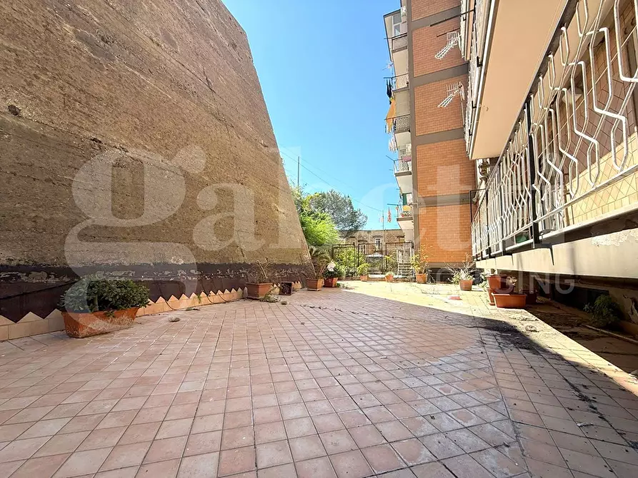 Immagine 10 di Appartamento in vendita  in Via michele guadagno a Napoli