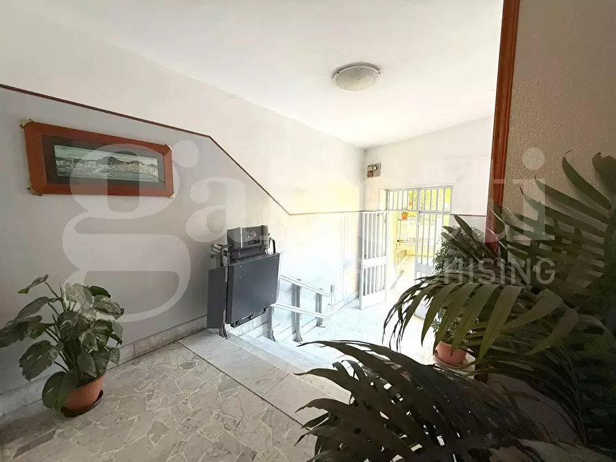 Immagine 5 di Appartamento in vendita  in Via michele guadagno a Napoli