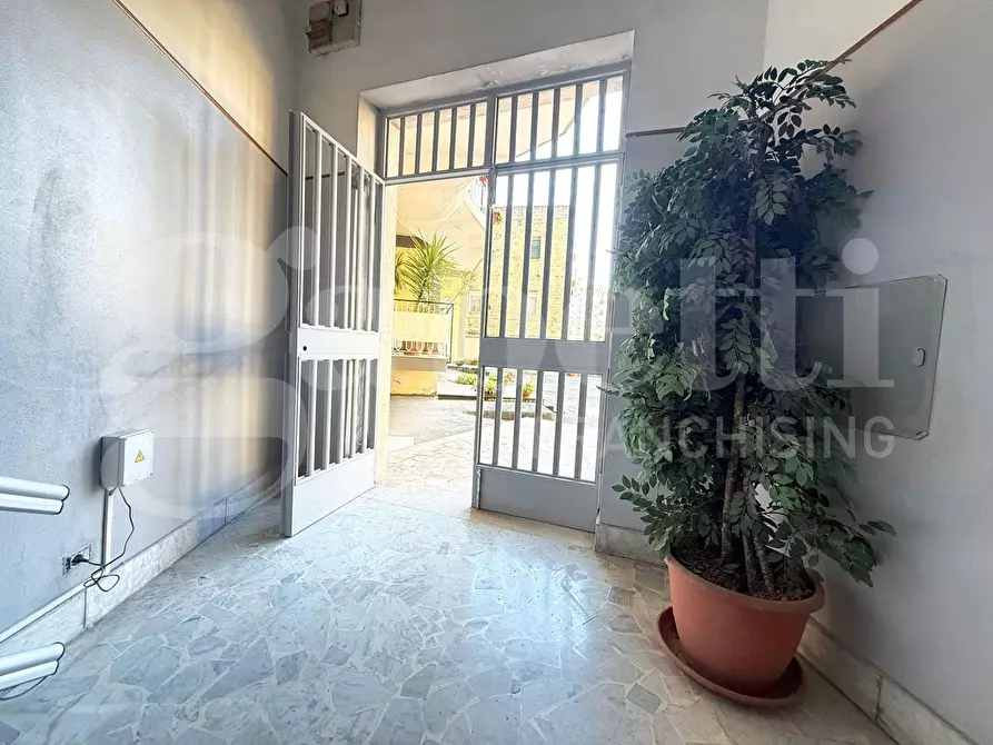Immagine 4 di Appartamento in vendita  in Via michele guadagno a Napoli