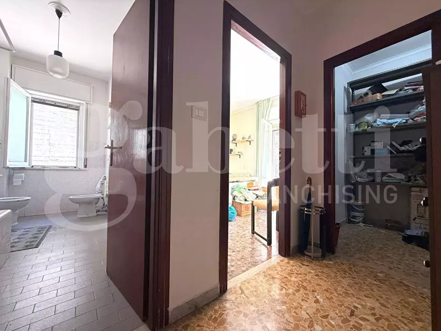 Immagine 31 di Appartamento in vendita  in Via michele guadagno a Napoli