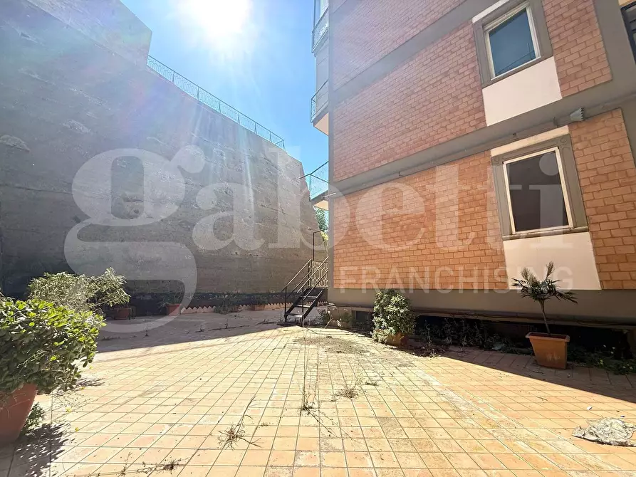 Immagine 9 di Appartamento in vendita  in Via michele guadagno a Napoli