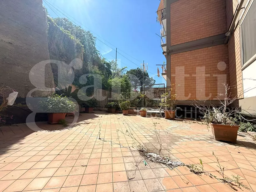Immagine 12 di Appartamento in vendita  in Via michele guadagno a Napoli