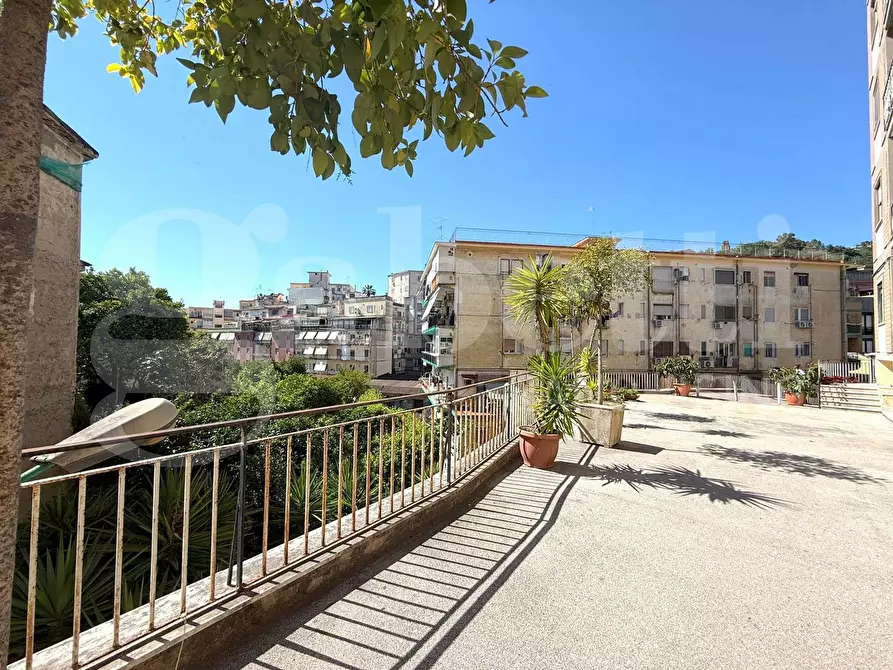 Immagine 38 di Appartamento in vendita  in Via michele guadagno a Napoli