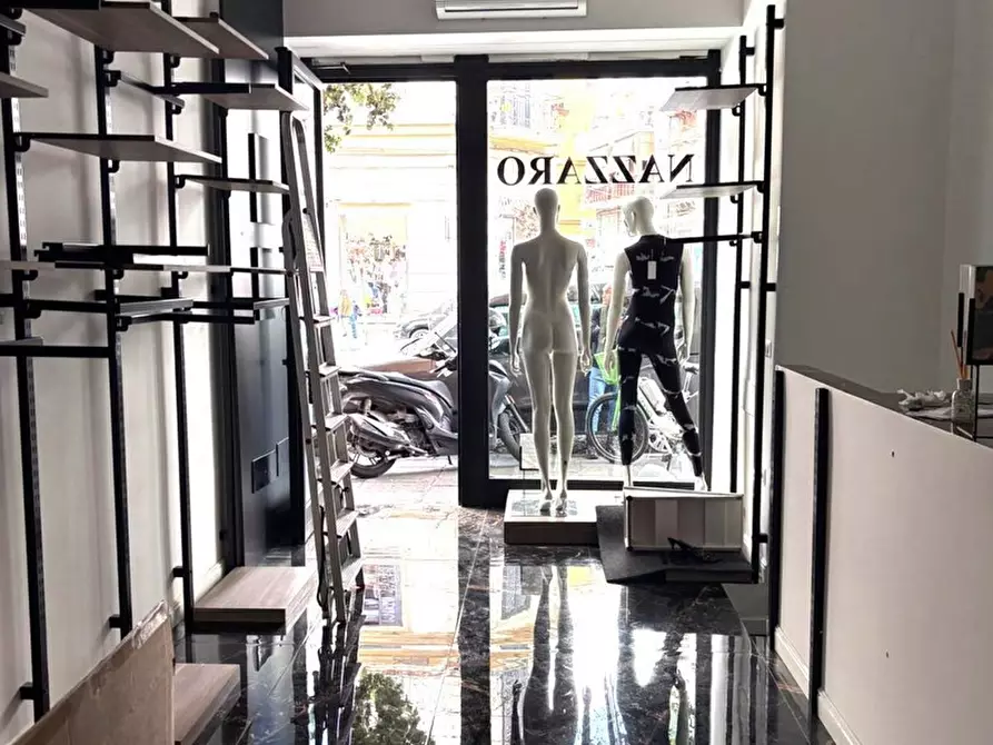 Immagine 5 di Negozio in affitto  in Corso G. Garibaldi, 276 a Napoli