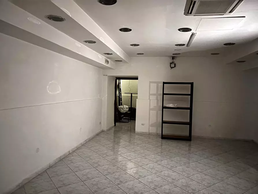 Immagine 11 di Negozio in affitto  in Corso G. Garibaldi, 276 a Napoli