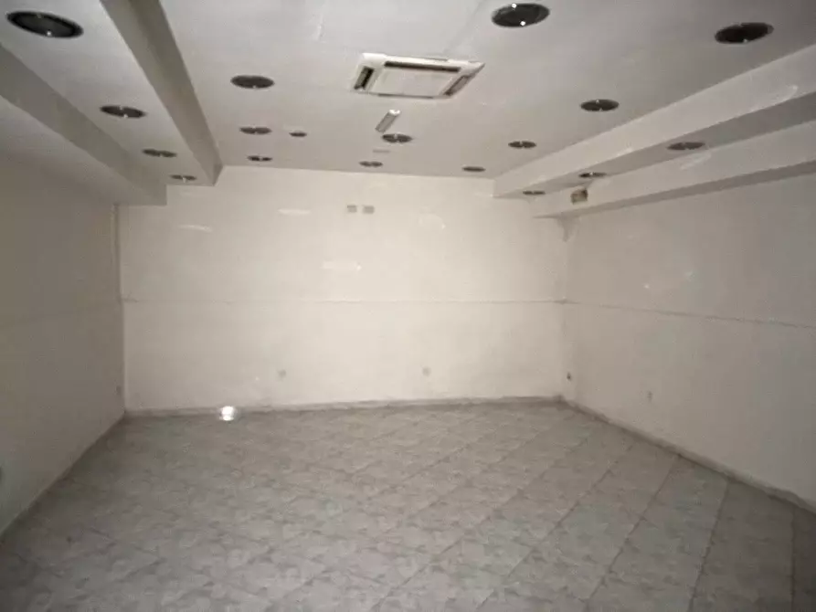 Immagine 10 di Negozio in affitto  in Corso G. Garibaldi, 276 a Napoli