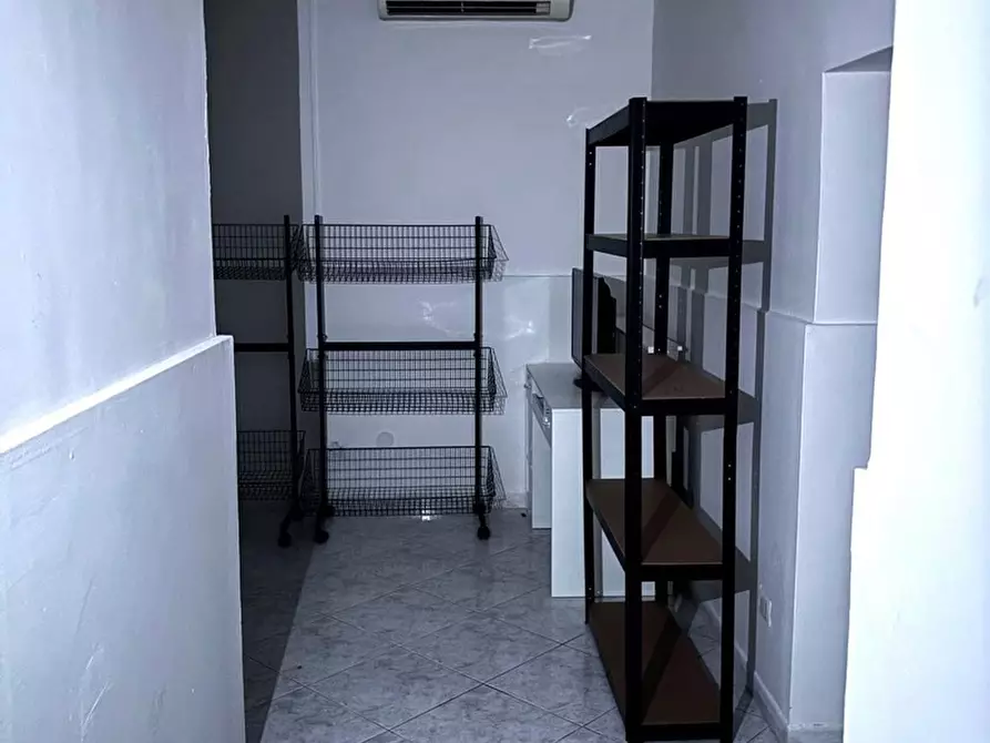 Immagine 12 di Negozio in affitto  in Corso G. Garibaldi, 276 a Napoli