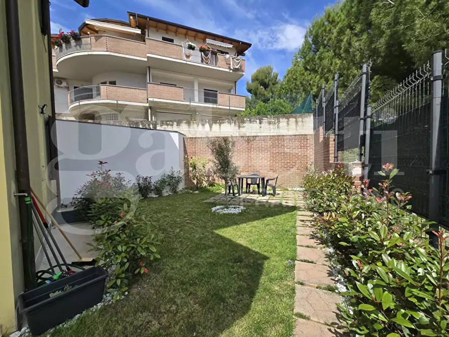 Immagine 1 di Villetta a schiera in vendita  in Via Francia, 3 a Roseto Degli Abruzzi